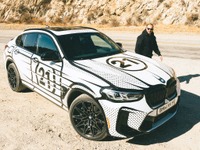 スケッチが走り出した? BMW X4 Mモデルのアートカー 画像