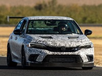 ホンダ シビック 新型に高性能な「Si」、レーシングプロトタイプの写真…米国で開発中 画像