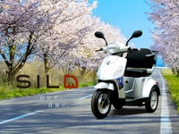 自動車学校が電動ミニカー販売、安全運転の指導とセットで高齢者の移動を支援 画像