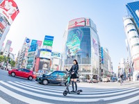 電動キックボードの安全性向上へ、東京海上とLuupが協業開始 画像