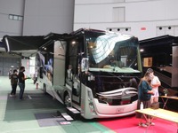 観光バス? キャンピングカー? いえモーターホームです…アソモビ2021 画像