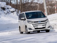 【ネクセンタイヤ WINGUARD ice2 試乗】タテとヨコのグリップバランスが良いスタッドレスタイヤ…橋本洋平 画像