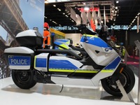 BMW、新型電動スクーター『CE 04』の警察仕様公開…航続130km 画像