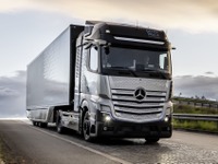 メルセデスベンツの燃料電池トラック、公道走行テストの認可を取得…2027年から量産へ 画像