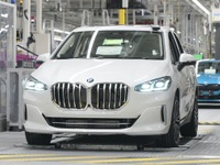 BMW 2シリーズ・アクティブツアラー 新型、ビッググリル採用…生産開始 画像