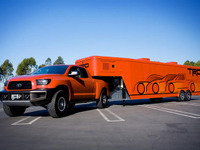 【SEMA08】トヨタ タンドラ…巨大トレーラーを牽引 画像