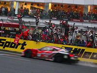 【SUPER GT 第9戦】決勝…GT-R、デビューイヤーに制覇 画像