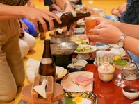 忘年会など職場での「飲み会」時代遅れ、「不要」が6割以上［新聞ウォッチ］ 画像