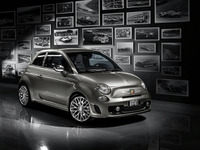 フィアット 500アバルト に創設者の功績を讃えた限定車 画像