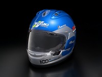 スズキファン垂涎の「100周年記念ヘルメット」限定30個で発売　価格は14万3000円 画像
