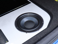 トランクにあるサブウーファーの音が目の前から［サブウーファー導入］ 画像