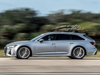 クリスマスツリーを載せて最高速295km/h、世界新記録…800馬力のアウディ RS6アバント 画像