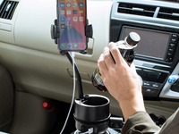 「1台4役」のスマホ車載ホルダー発売、ドリンクホルダー/USBポート/シガーソケット付 画像