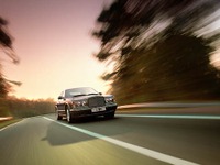 「ベントレーが小型車をラインナップ」の真偽 画像