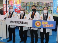 今の車は洗車で故障が直る!?…東京オートサロン2022 画像