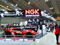 良いこと尽くめのスパークプラグ交換! NGKのフラッグシップスパークプラグ「プレミアムRXプラグ」の性能に迫る…東京オートサロン2022 画像