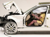 BMW 3シリーズ など…米国IIHSの安全性テストで最高評価を獲得 画像