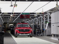 マツダ、米国新工場で戦略モデル CX-50 の量産を開始 画像