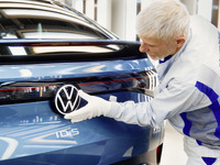 VWの新型EVクーペ『ID.5』、生産開始…航続は最大520km 画像