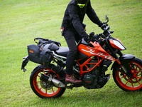 SS系バイクにフィット、容量25Lの小型防水サイドバッグ発売…ドッペルギャンガー 画像