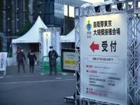 国内の1日の新規感染者初の10万人超、東京など13都県、まん延防止延長も［新聞ウォッチ］ 画像