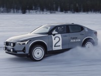 1回限りの氷上ラリー車、EVで476馬力…ポールスターが開発 画像