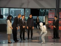 ホンダの人型ロボットASIMO、“定年延長”認められず退職へ［新聞ウォッチ］ 画像