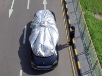 リモコンワンプッシュで展開・収納、愛車カバー「Vinoya」 画像