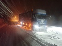 積雪路において立ち往生しやすい車---業者に処分も 画像