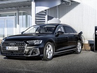 アウディ A8 改良新型にPHV、燃費は50km/リットル…欧州発売 画像
