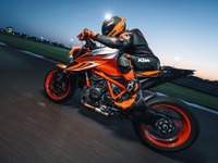 KTMジャパン、ネイキッドシリーズなど2022年ストリートモデル8機種を発表 画像
