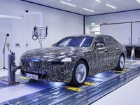 BMW 7シリーズ 次期型のEV『i7』、プロトタイプの新写真 画像