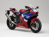 ホンダ CBR1000RR-R、一部仕様変更…中速域の加速性能向上など 画像
