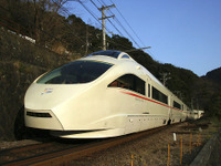 展望席が線路と並行のラウンジ仕様に…小田急VSEの新小学生応援列車　3月26日 画像