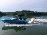 ヤマハ発動機、ウェイクサーフィンに特化したスポーツボート・Xシリーズに新モデル 画像