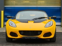 エリーゼ 最終モデル、初代の名付け親 ロータス会長の孫娘に納車 画像