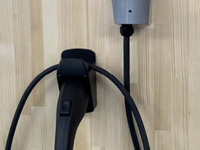 東京電力、EV複数台充電時の使用電力を抑制する普通充電器を発売 画像