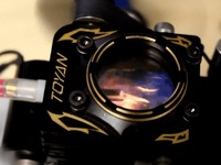 燃焼室が見える超小型エンジン、クラウドファンディングで支援募集中 画像