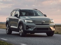 ボルボ XC40 のEVに改良新型、表情変化…欧州発表＜速報＞ 画像