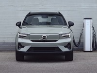 ボルボ XC40 リチャージ、EV専用車『C40』と共通イメージの顔に変身［詳細写真］ 画像