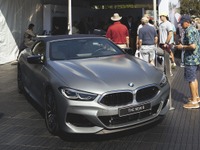 BMW 8シリーズ 改良新型、光るキドニーグリル採用…ワールドプレミア 画像
