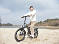 ミニベロタイプの電動アシスト自転車『HIMO C20＋』…高効率モーターと6速ギア 画像