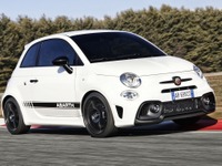 アバルト 695 にパフォーマンス志向の「コンペティツィオーネパック」、欧州2022年型に設定 画像