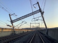 震度6強で脱線の東北新幹線復旧のめど立たず、月内の全通絶望的［新聞ウォッチ］ 画像