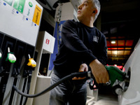 ガソリン価格高騰、緩和補助金が下がる…レギュラー163.2円/L　イードe燃費しらべ 画像