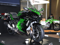 バランス型スーパーチャージャー搭載で200ps! カワサキ Ninja H2 SX SE…東京モーターサイクルショー2022 画像