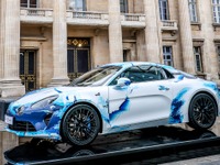アルピーヌ A110 にアートカー、謎の数式と見たことないサーキットを表現［詳細写真］ 画像