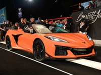 シボレー コルベット 最強の『Z06』、100万ドルで落札…コンバーチブルの量産第一号車 画像