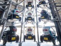 世界初、超小型EV専用タワーパーク開発…80平米で40台収容、自動充電にも対応 画像