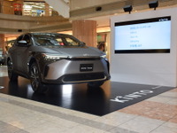 「剥がせるボディカラー」のトヨタ bZ4X 公開…色数は100種類以上 画像